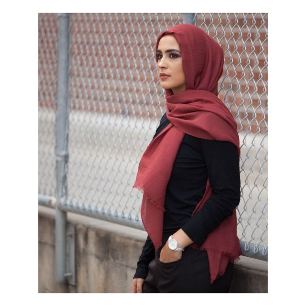 VERONA Womens Burgundy Head Scarf